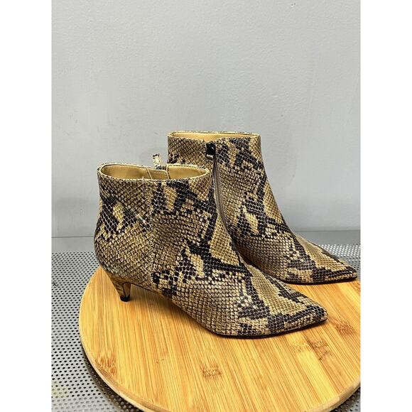 Isaac Mizrahi Highline United Booties Womens size 7.5 Kelcee snakeskin side zip - Picture 1 of 10